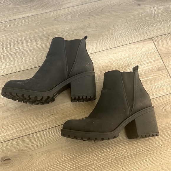 Boots Fall ✨🍁 - Picture 2 of 3